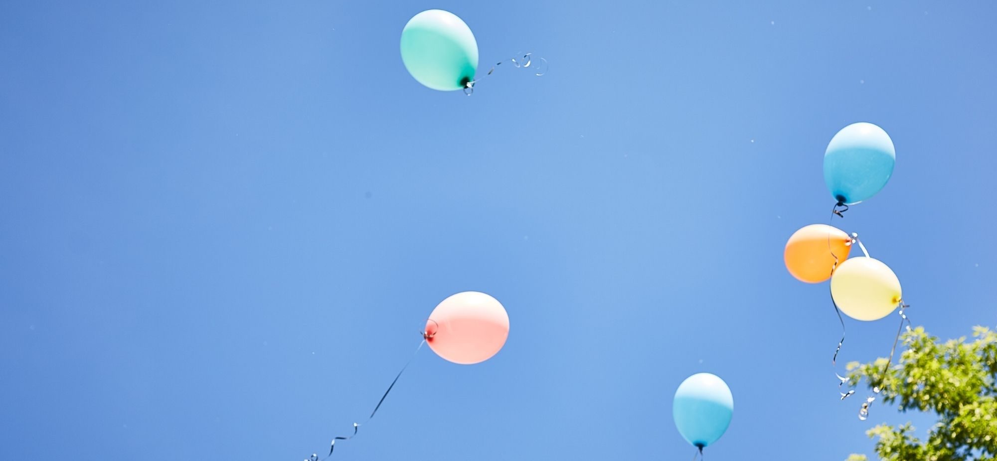Balloons flying away to depict the escaping of data